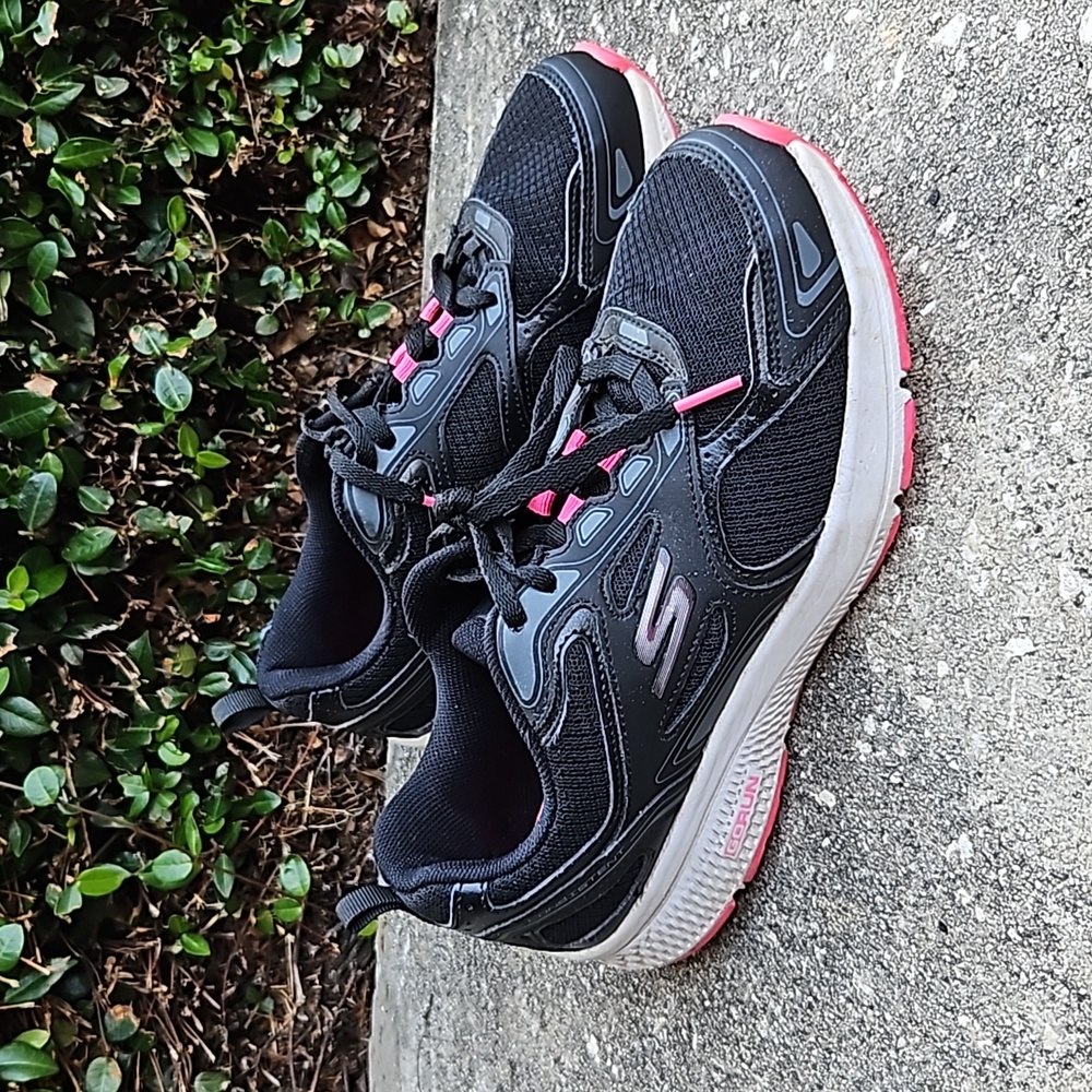 SKECHERS - GO RUN